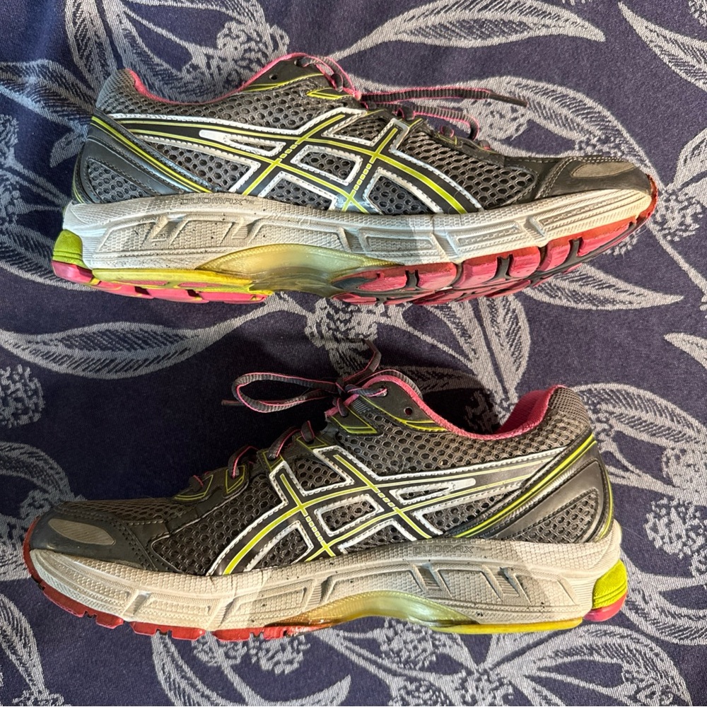 ASICS Women’s GT-2170 Sneaker
Size 10 - Picture 2 of 7